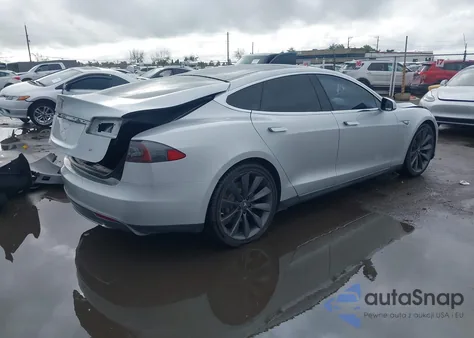 2013 Tesla Model S Performance z USA, uszkodzony, nr VIN 5YJSA1CP2DFP21125